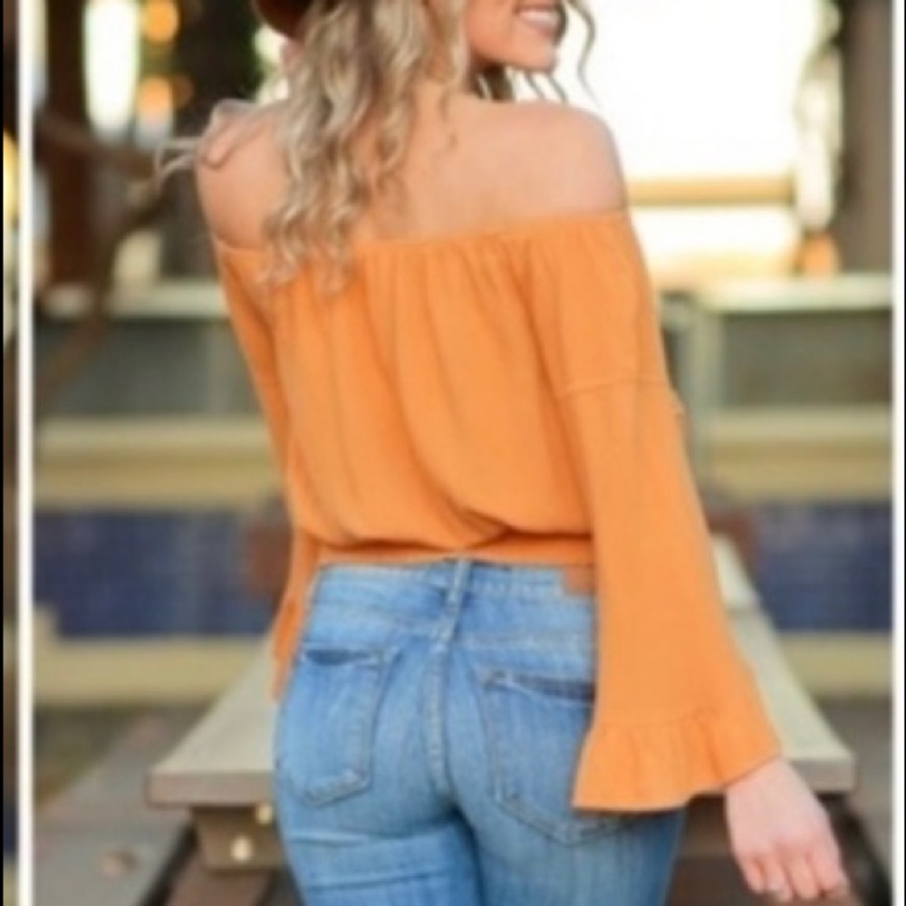Off the Shoulder Blouse - Picture 4 of 4
